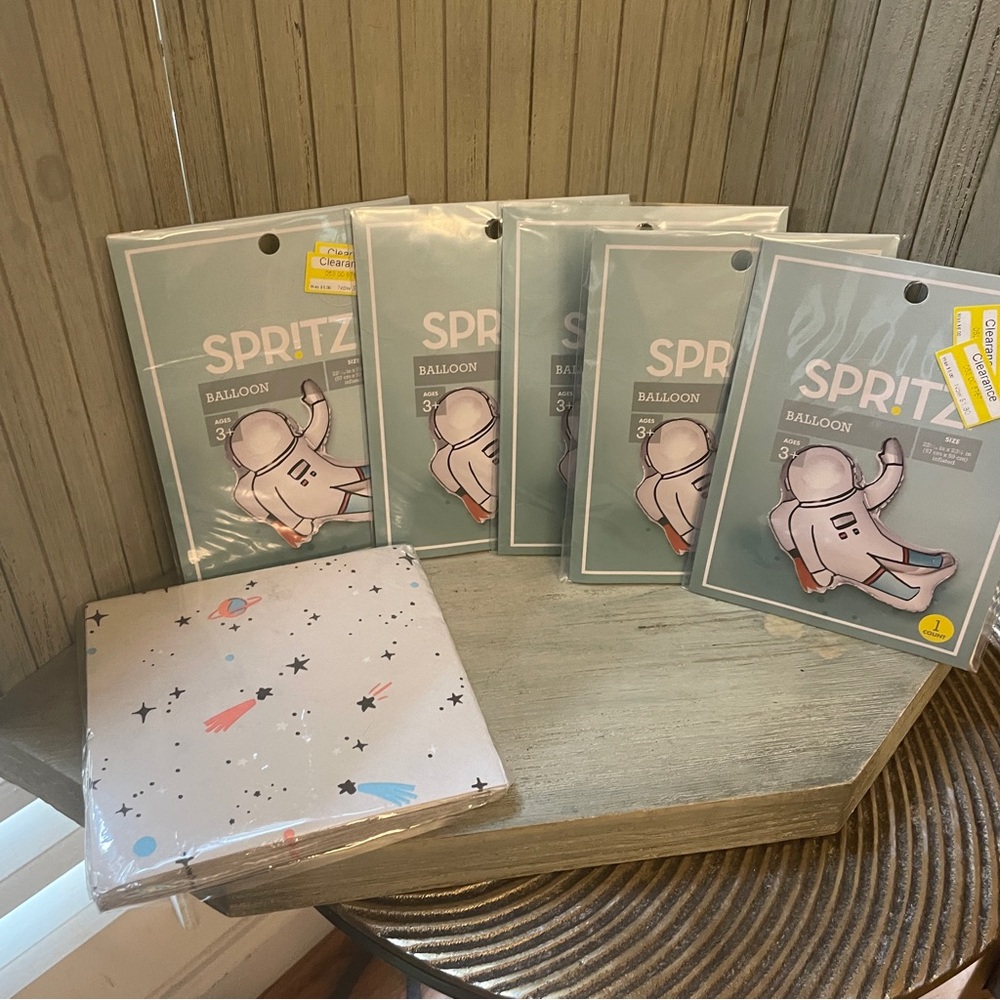 NWT Party Supplies: 4 Astronaut Balloons & Galaxy and Stars Napkins